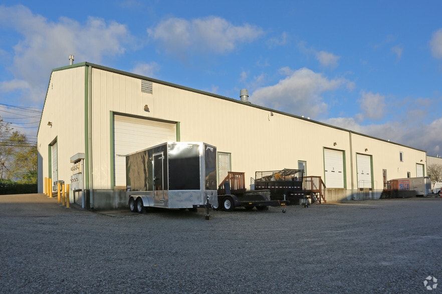 More Photos Of 6244 Old Lagrange Rd, Crestwood Warehouse For Lease