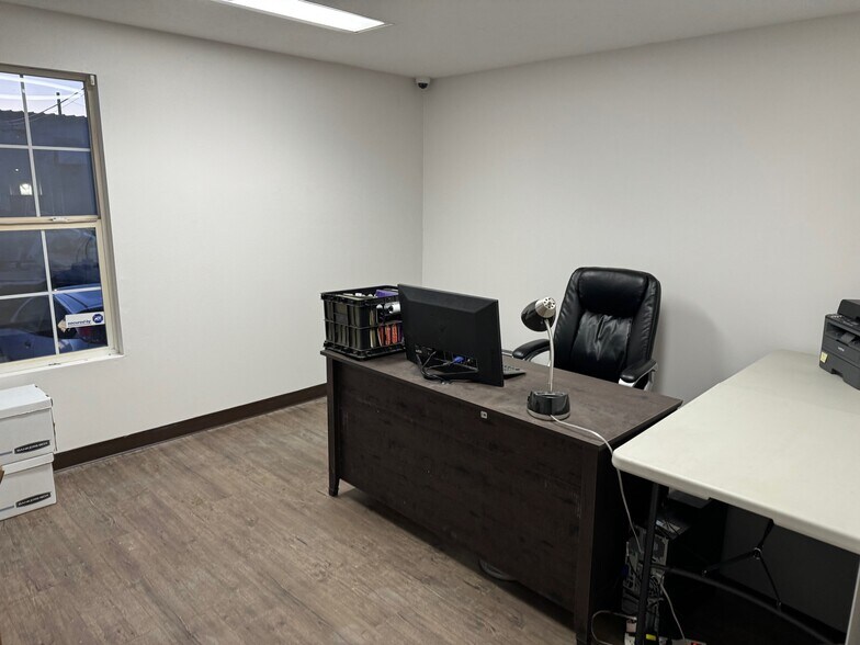 More Photos Of 3981 W 12th Ave, Eugene Office For Sale