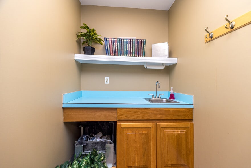 More Photos Of 2370 York Rd, Jamison Office For Sale