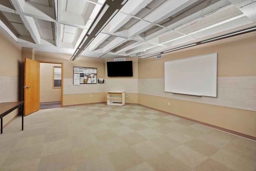 More Photos Of 2200 E Franklin Ave, Minneapolis Office For Lease