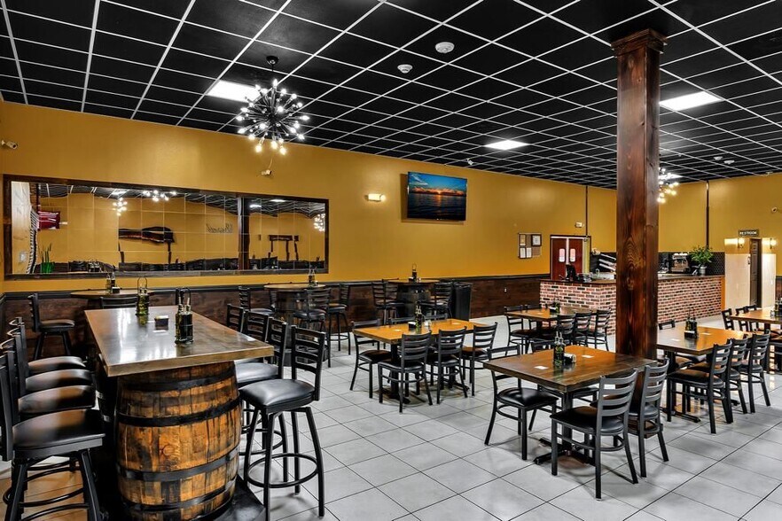 More Photos Of 17 NE 1st Rd, Homestead Storefront Retail Office For Sale