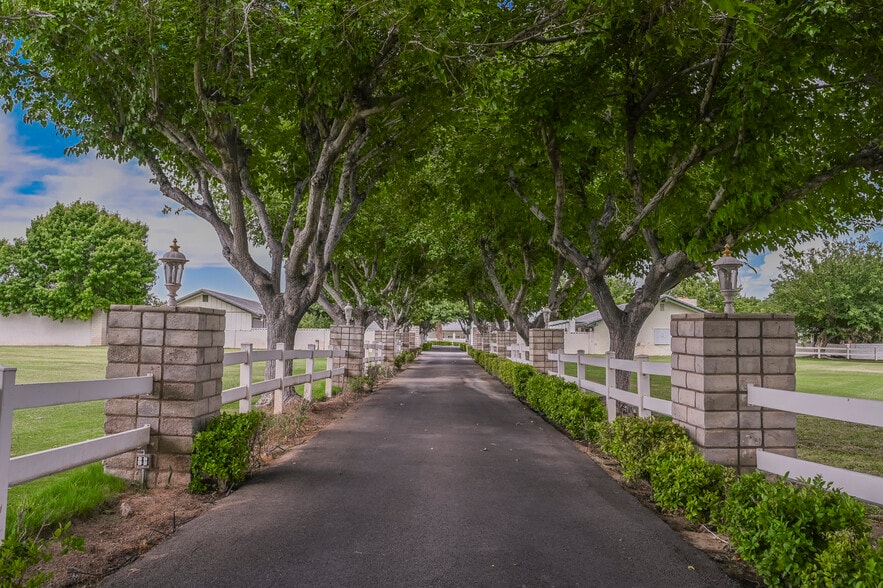 More Photos Of 6629 S Pecos Rd, Las Vegas Horse Stables For Sale