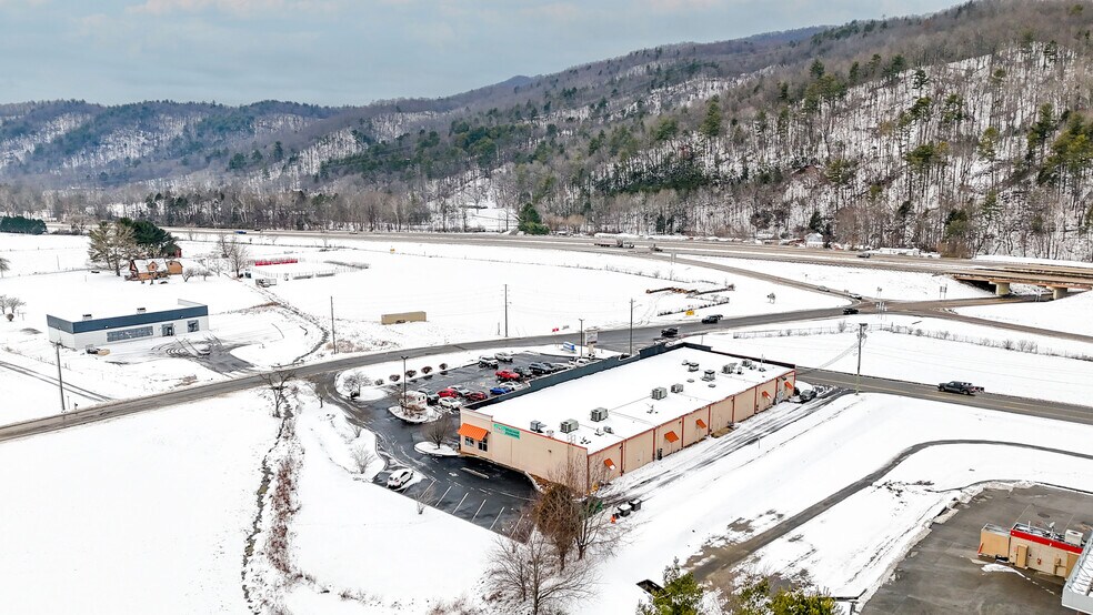 More Photos Of 110 Rocky Bottom Dr, Unicoi Storefront For Lease