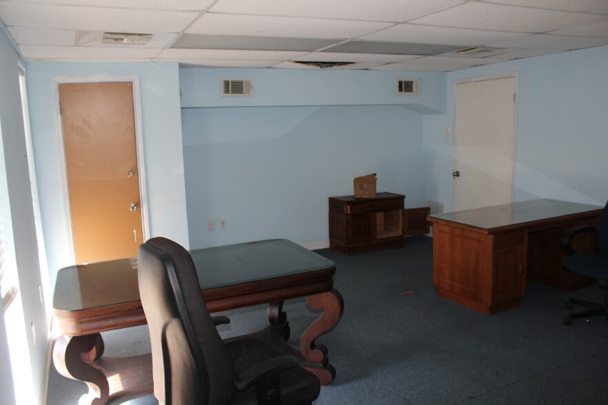 More Photos Of 5818 Kansas St, Houston Warehouse For Sale