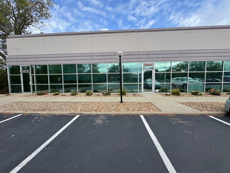 More Photos Of 7810-7900 NW 100th St, Kansas City Unknown For Lease