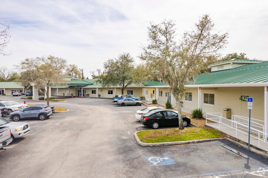 More Photos Of 425-427 S Parsons Ave, Brandon Medical For Lease