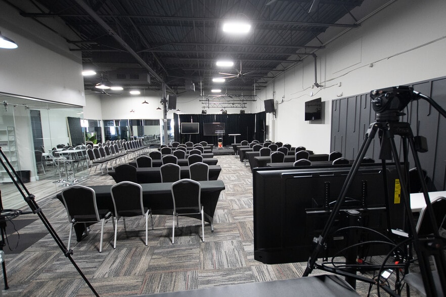 More Photos Of 3800 Camp Creek Pky, Atlanta Light Distribution For Lease