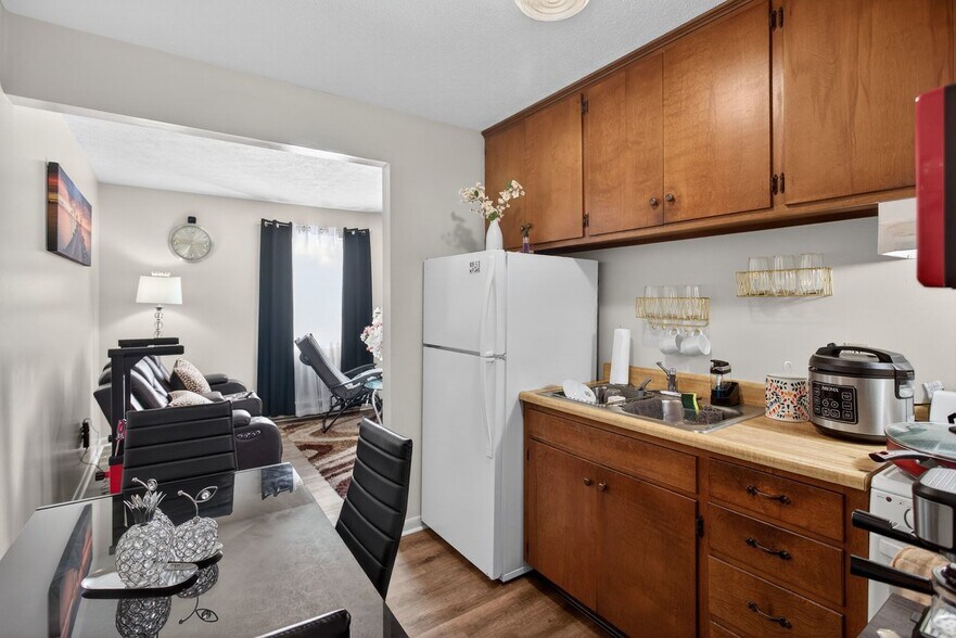 More Photos Of 990 Chicago Ave, Harrisonburg Apartments For Sale