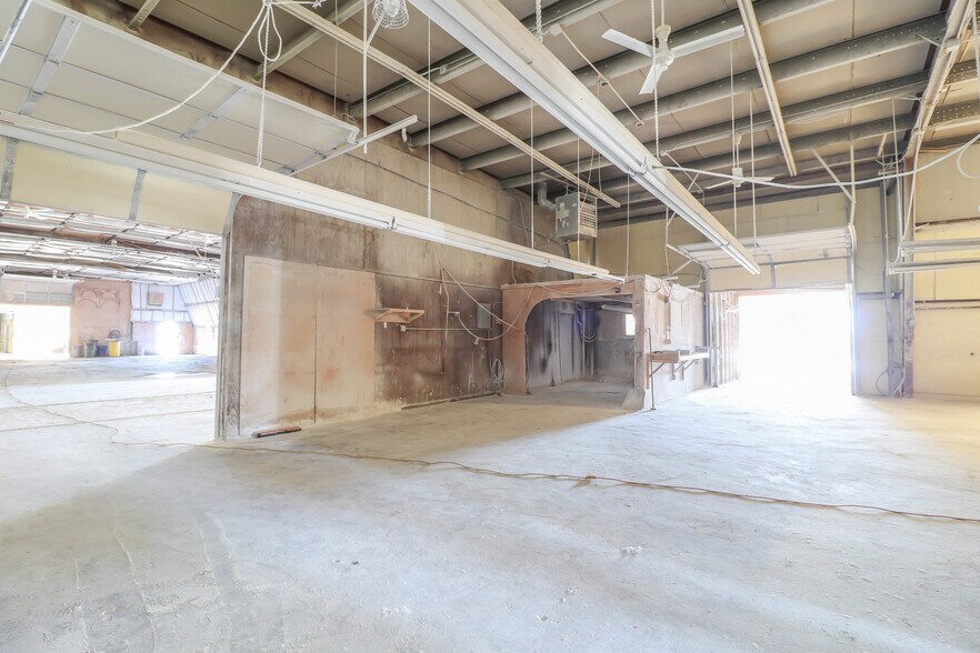 More Photos Of 1292 SW 125th Rd, Holden Light Manufacturing For Sale