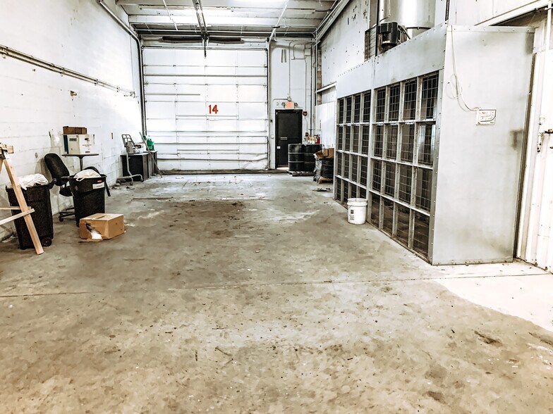 More Photos Of 271 E North Ave, Glendale Heights Freestanding For Sale