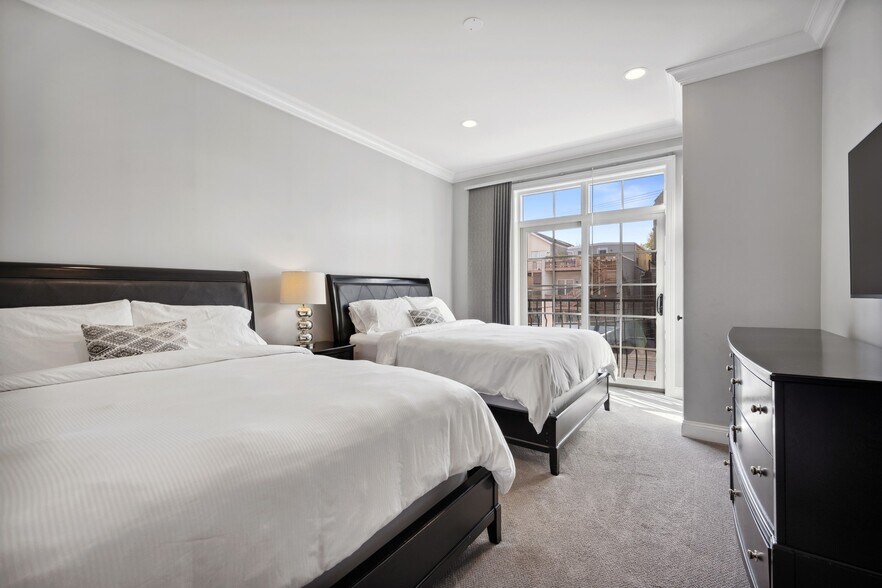 More Photos Of 1428 N Cleveland Ave, Chicago Hospitality For Sale