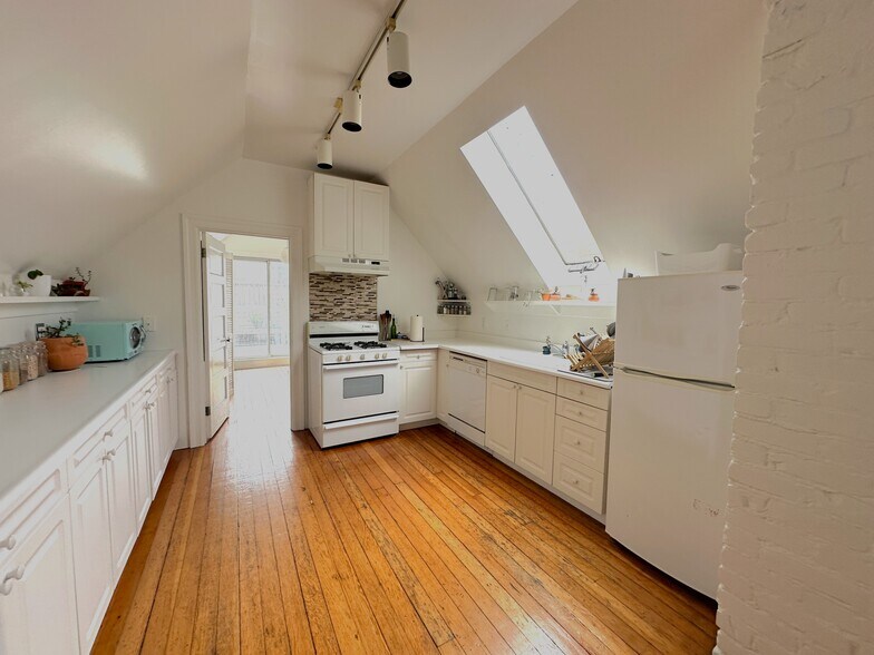 More Photos Of 1821-1823 Oak St, San Francisco Apartments For Sale