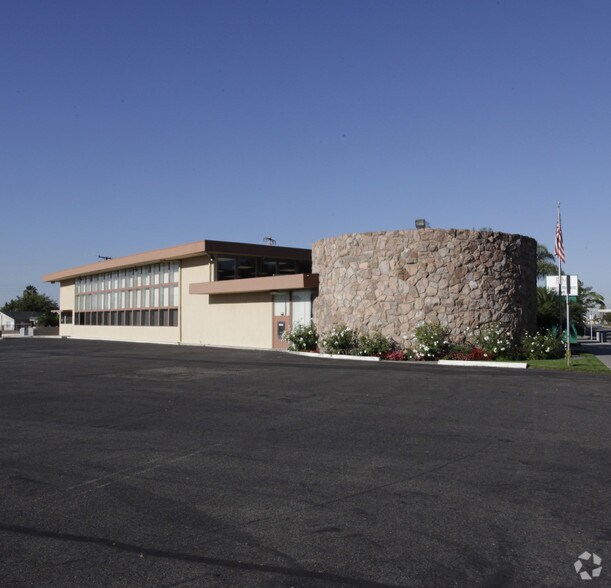 Primary Photo Of 10422 Garden Grove Blvd, Garden Grove Bank For Sale