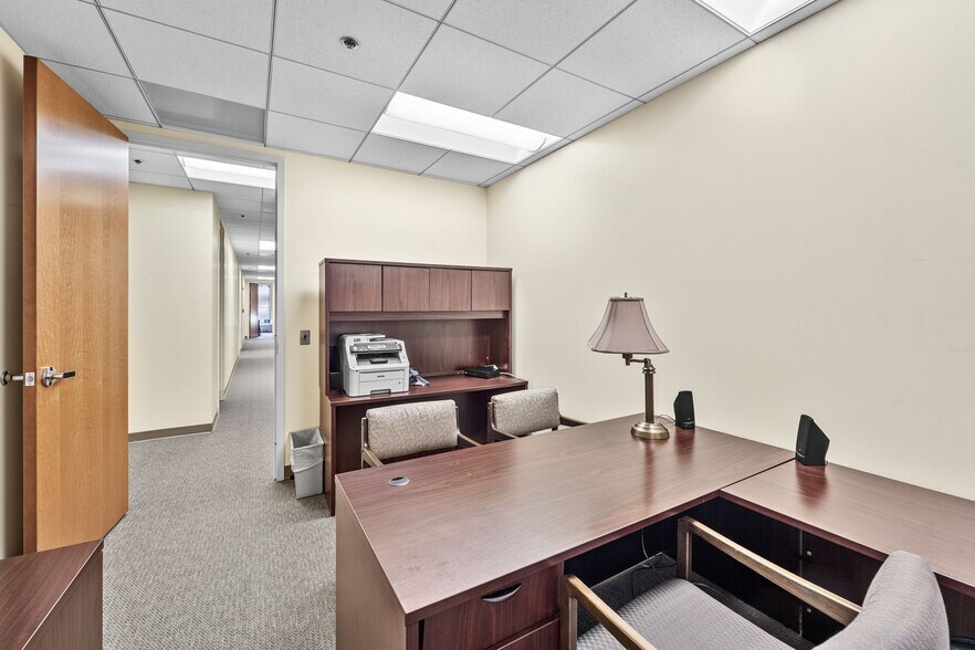 More Photos Of 1025 Connecticut Ave NW, Washington Office For Lease