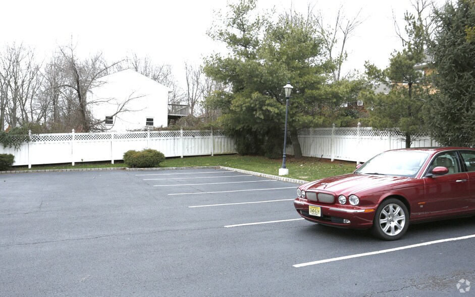 More Photos Of 1910 Oak Tree Rd, Edison Office For Lease