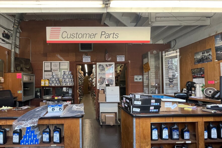 More Photos Of 387 Tunxis Hill Rd, Fairfield Auto Dealership For Sale