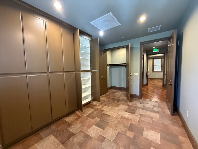 More Photos Of 402 Railroad Ave, Danville Storefront Retail Office For Lease