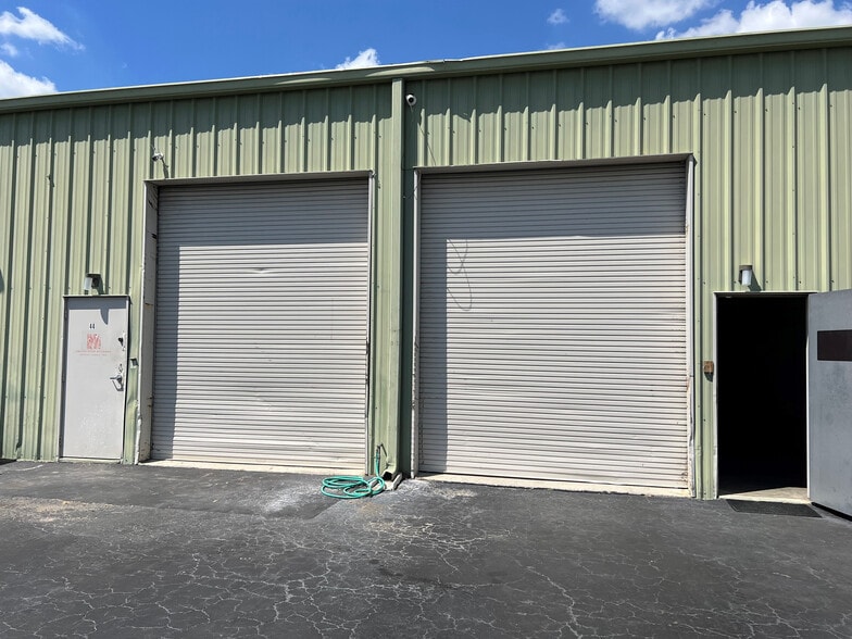 More Photos Of 11000 Metro Pky, Fort Myers Warehouse For Lease