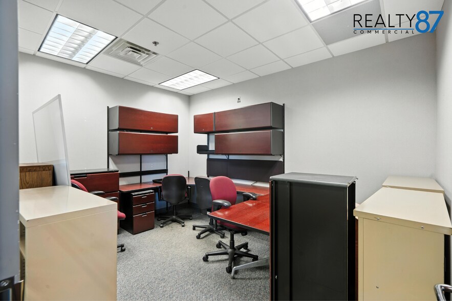 More Photos Of 4050 River Center Ct NE, Cedar Rapids Office For Lease