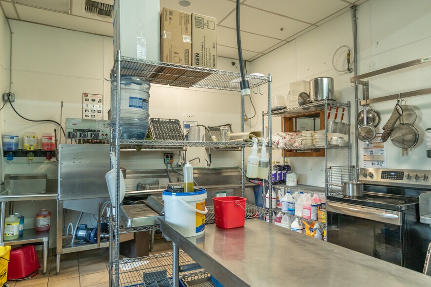 More Photos Of 64670 Strickler Ave, Bend Storefront For Sale