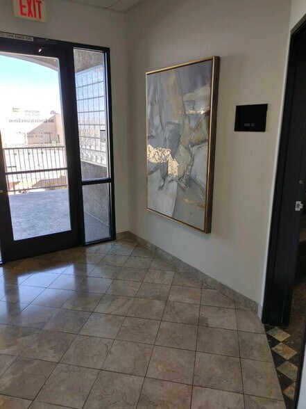 More Photos Of 8867 W Flamingo Rd, Las Vegas Office For Sale