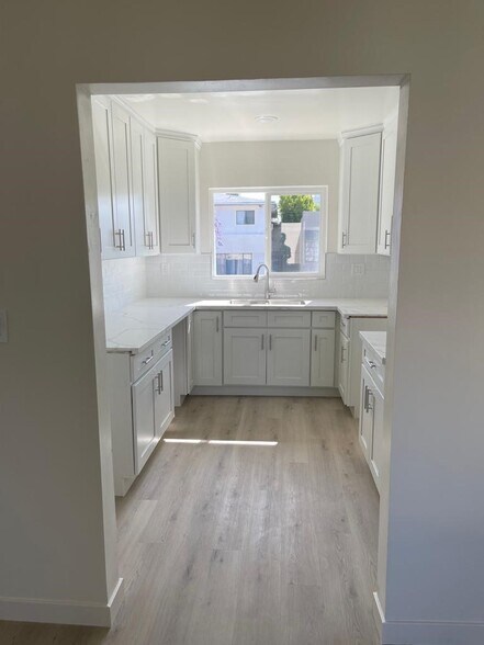 More Photos Of 553 N Flores St, Los Angeles Apartments For Sale