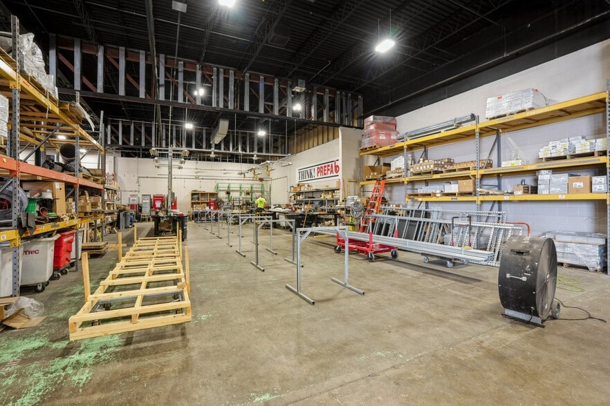 More Photos Of 2301 Fleur Dr, Des Moines Warehouse For Sale