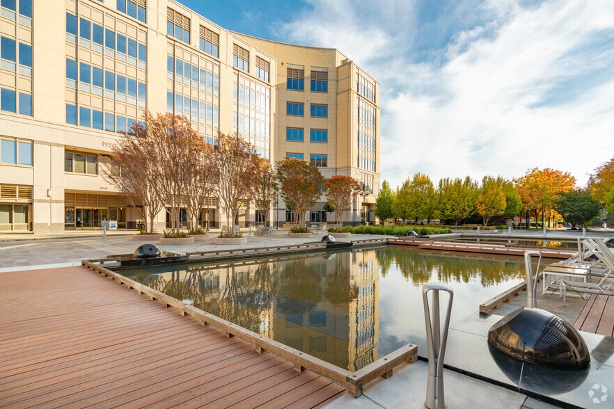 More Photos Of 1950 University Ave, East Palo Alto Unknown For Lease