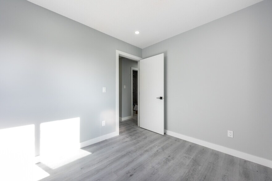 More Photos Of 808 Mcneill Rd NE, Calgary Apartments For Sale