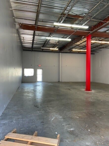 More Photos Of 581 105th Ave N, West Palm Beach Light Distribution For Sale