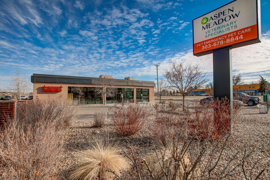 More Photos Of 104 S Main St, Longmont Veterinarian Kennel For Sale