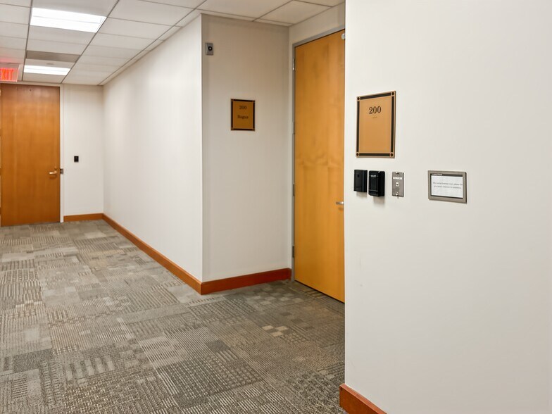 More Photos Of 1333 Burr Ridge Pky, Burr Ridge Coworking Space