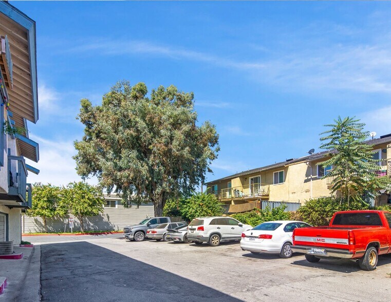 More Photos Of 716 W Phillips St, Ontario Apartments For Sale