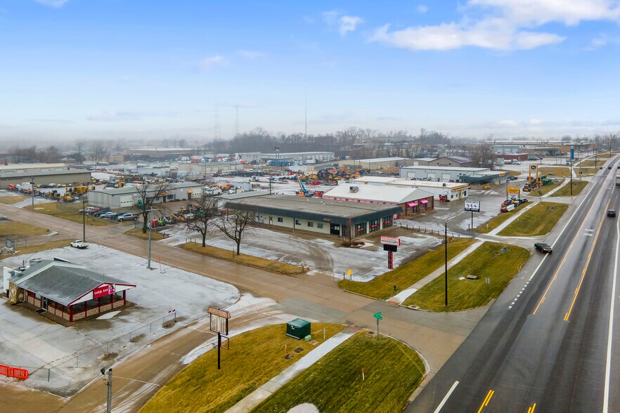 More Photos Of 3050 6th St SW, Cedar Rapids Warehouse For Sale