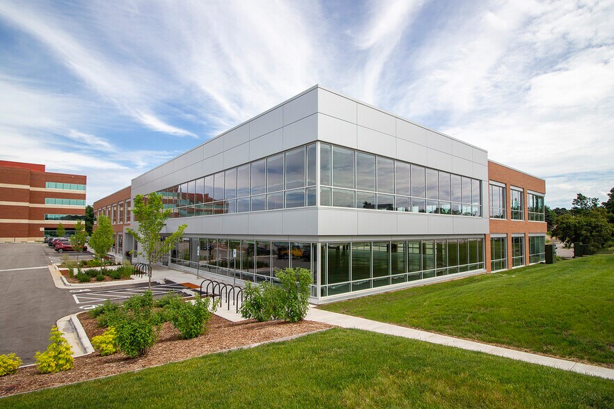 More Photos Of 800 N Mayfair Rd, Wauwatosa Medical For Lease