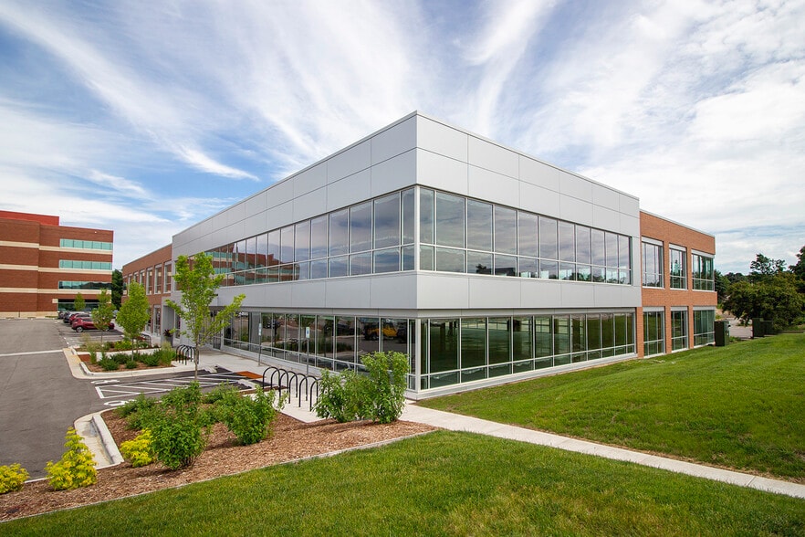 More Photos Of 800 N Mayfair Rd, Wauwatosa Medical For Lease