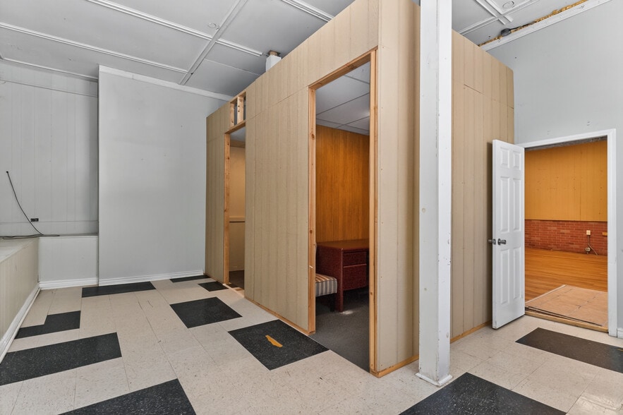 More Photos Of 41 Chestnut St, Amsterdam Storefront Retail Residential For Sale