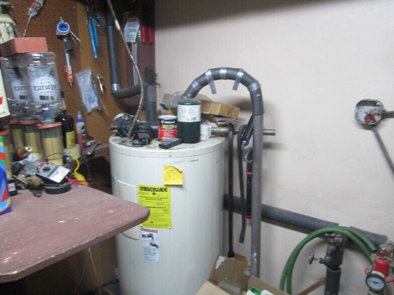 More Photos Of 117 N E St, Lakeview Specialty For Sale