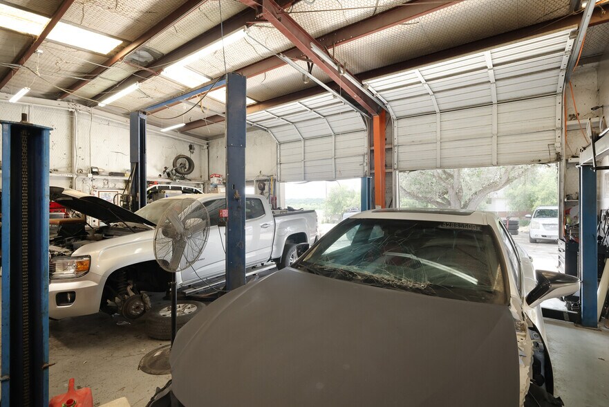 More Photos Of 15451 Bulverde Rd, San Antonio Auto Repair For Sale