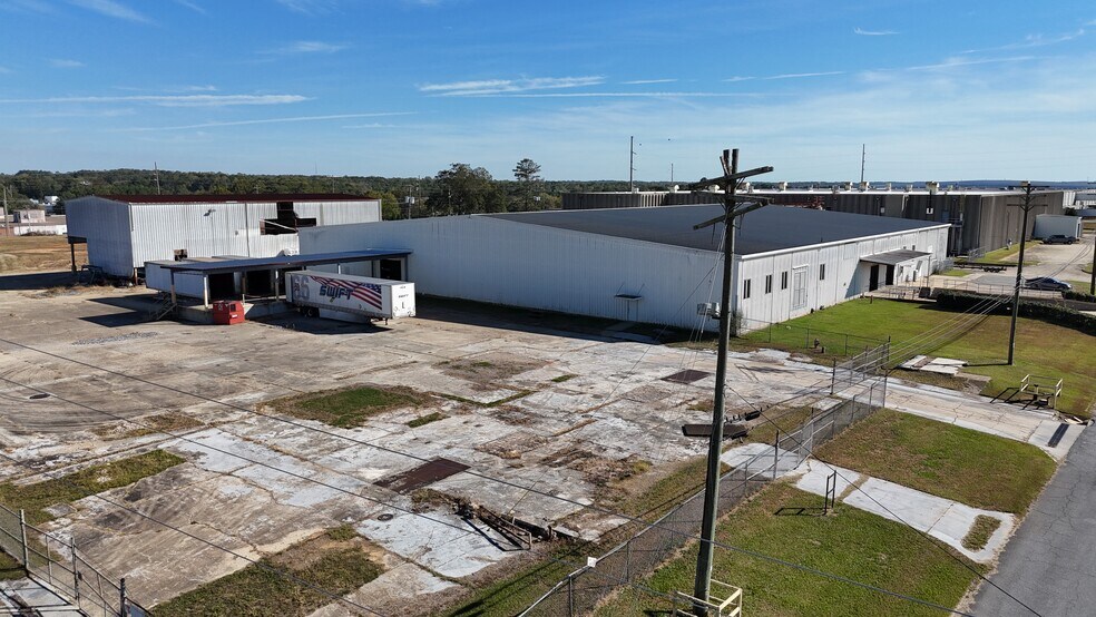 More Photos Of 215 7th Way, Alexander City Distribution For Sale