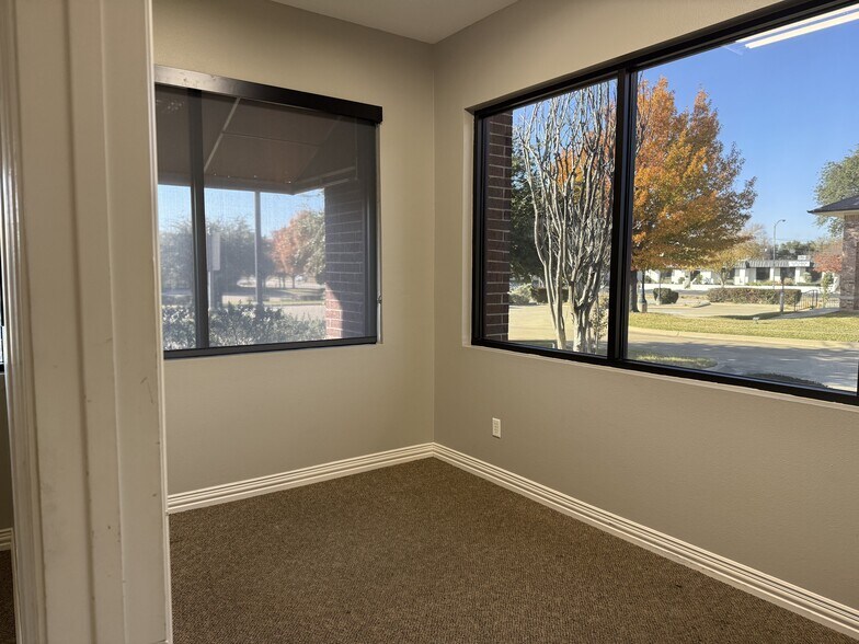 More Photos Of 1716 Chadwick Ct, Hurst Medical For Sale