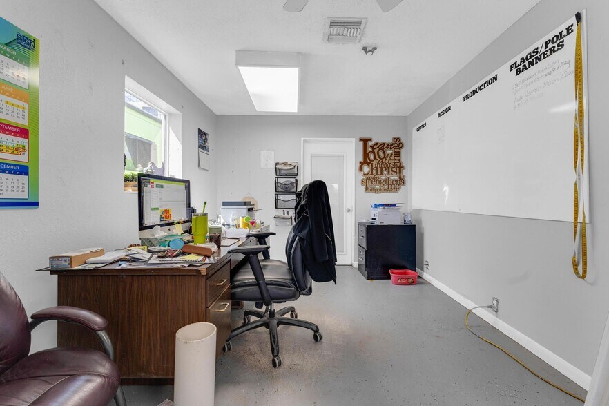 More Photos Of 4611 SW 44th Ave, Dania Warehouse For Lease