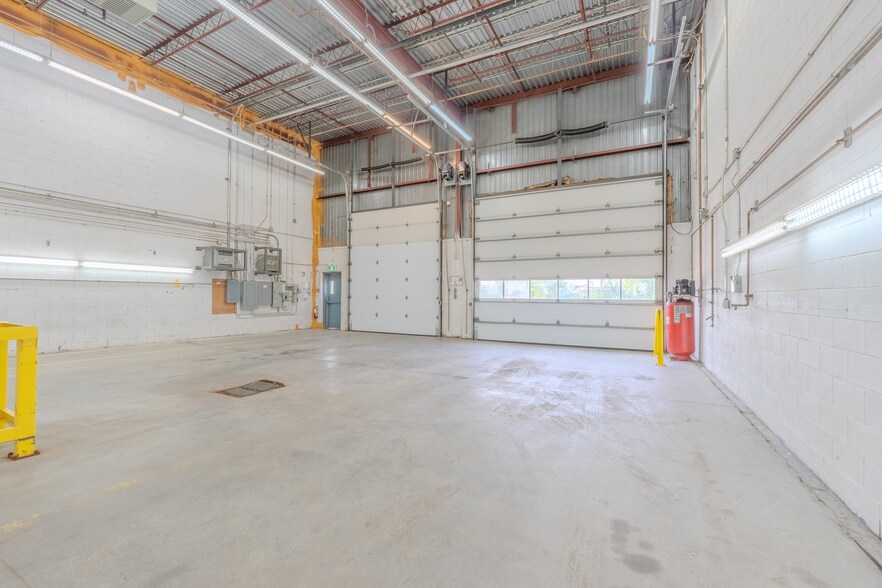 More Photos Of 8552-8678 Boul Pie-IX, Montréal Warehouse For Lease