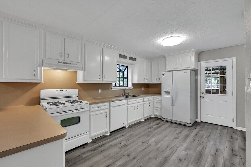 More Photos Of 29806 Lazy Ln, Spring Office Residential For Lease