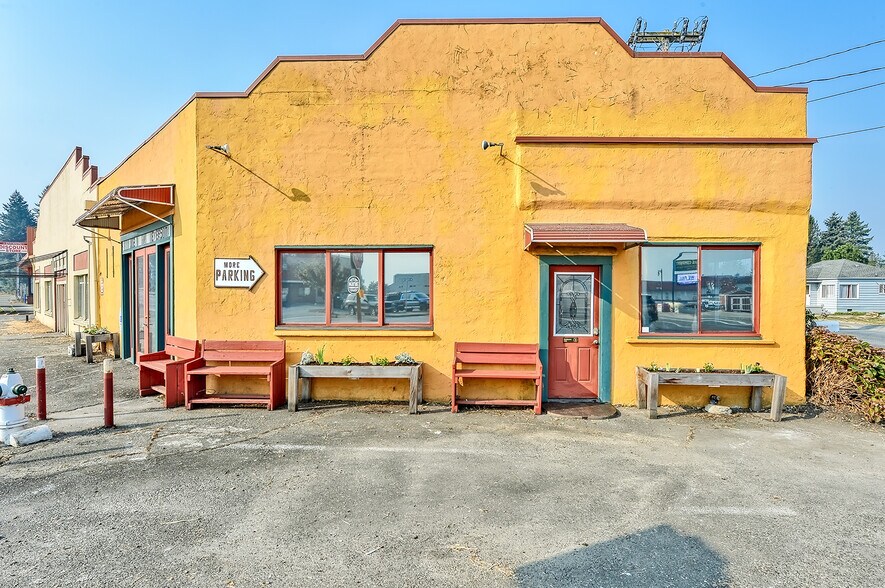 More Photos Of 102 Everson Rd, Everson Storefront For Sale