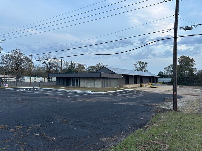 More Photos Of 2820 E Marshall Ave, Longview Light Manufacturing For Lease