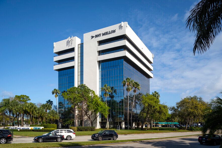 More Photos Of 3300 Pga Blvd, Palm Beach Gardens Office For Lease