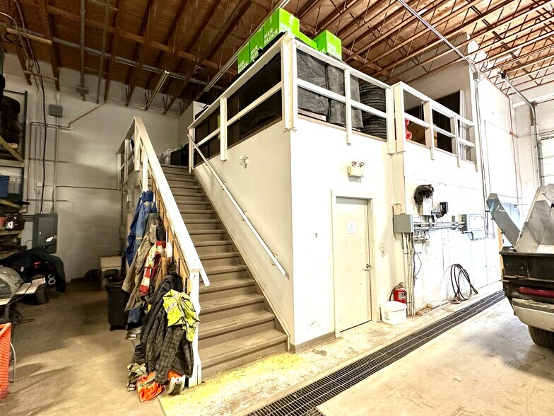 More Photos Of 4630 61 St, Red Deer Warehouse For Lease