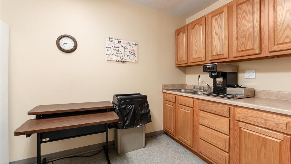 More Photos Of 172 S Friendship Dr, New Concord Medical For Sale