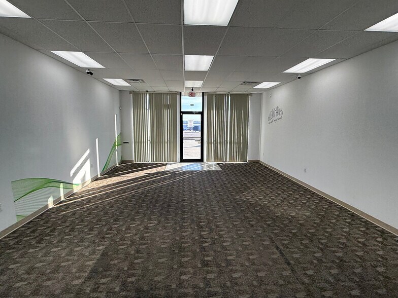 More Photos Of 1103 S 16th St, Clarinda General Retail For Lease